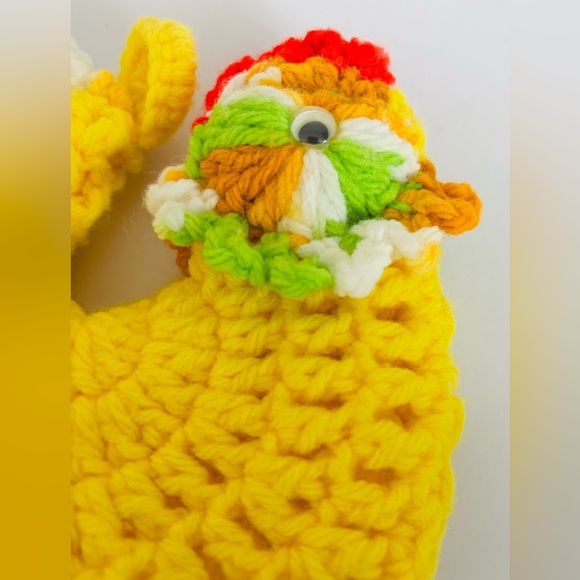 Vintage-Style Handmade Crochet Hen Potholder - Picture 5 of 7